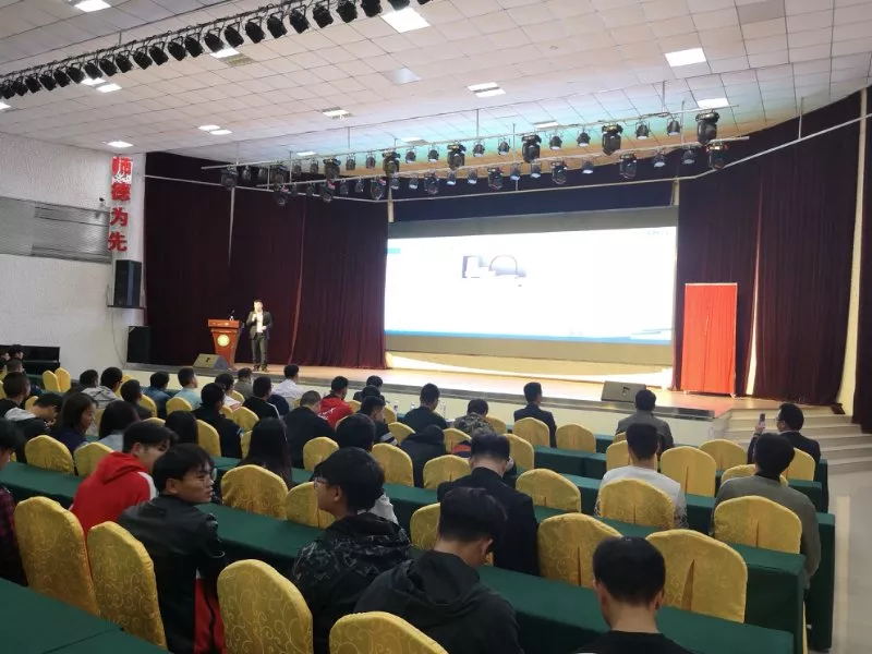 智通教育咸寧職院工學院新生職業規劃課01