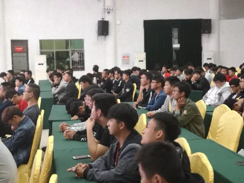 智通教育咸寧職院工學院新生職業規劃課02