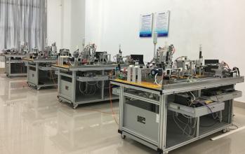 今天再給大家推薦一下PLC基礎(chǔ)學(xué)習(xí)的內(nèi)容, 我們的PLC任何一種控制系統(tǒng)都是為了實(shí)現(xiàn)被控對(duì)象的工藝要求,以提高生產(chǎn)效率和產(chǎn)品質(zhì)量。因此,在設(shè)計(jì)PLC控制系統(tǒng)時(shí),應(yīng)遵循以下基本原則 今天再給大家推薦一下PLC基礎(chǔ)學(xué)習(xí)的內(nèi)容, 我們的PLC任何一種控制系統(tǒng)都是為了實(shí)現(xiàn)被控對(duì)象的工藝要求,以提高生產(chǎn)效率和產(chǎn)品質(zhì)量。因此,在設(shè)計(jì)PLC控制系統(tǒng)時(shí),應(yīng)遵循以下基本原則